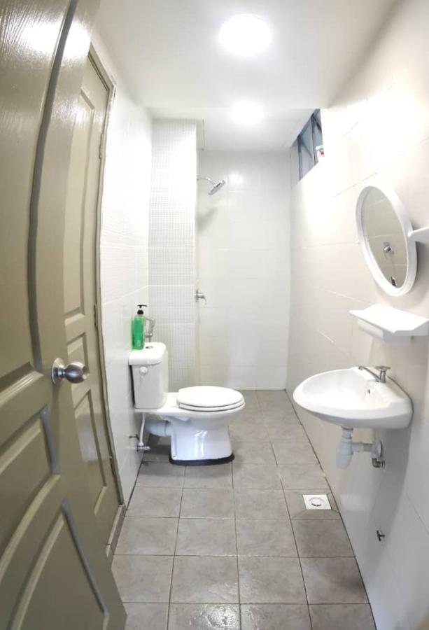 Chombies Muslim Homestay Tanah Rata Dış mekan fotoğraf