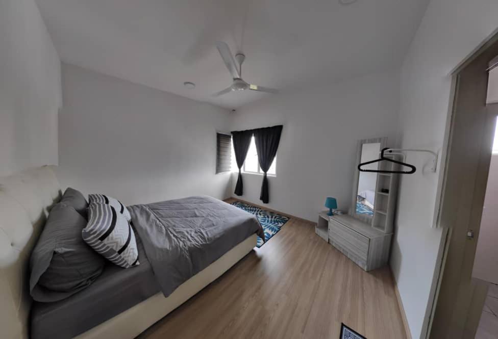 Chombies Muslim Homestay Tanah Rata Dış mekan fotoğraf